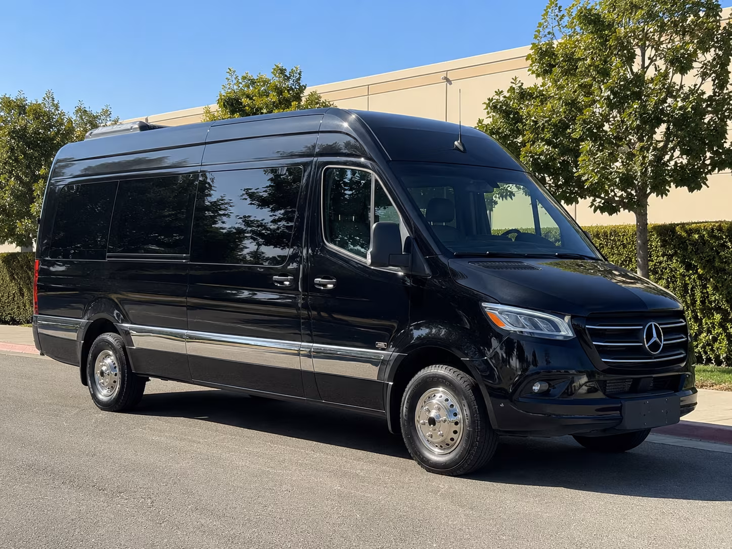 find the perfect transportation for your next airport transfer 5