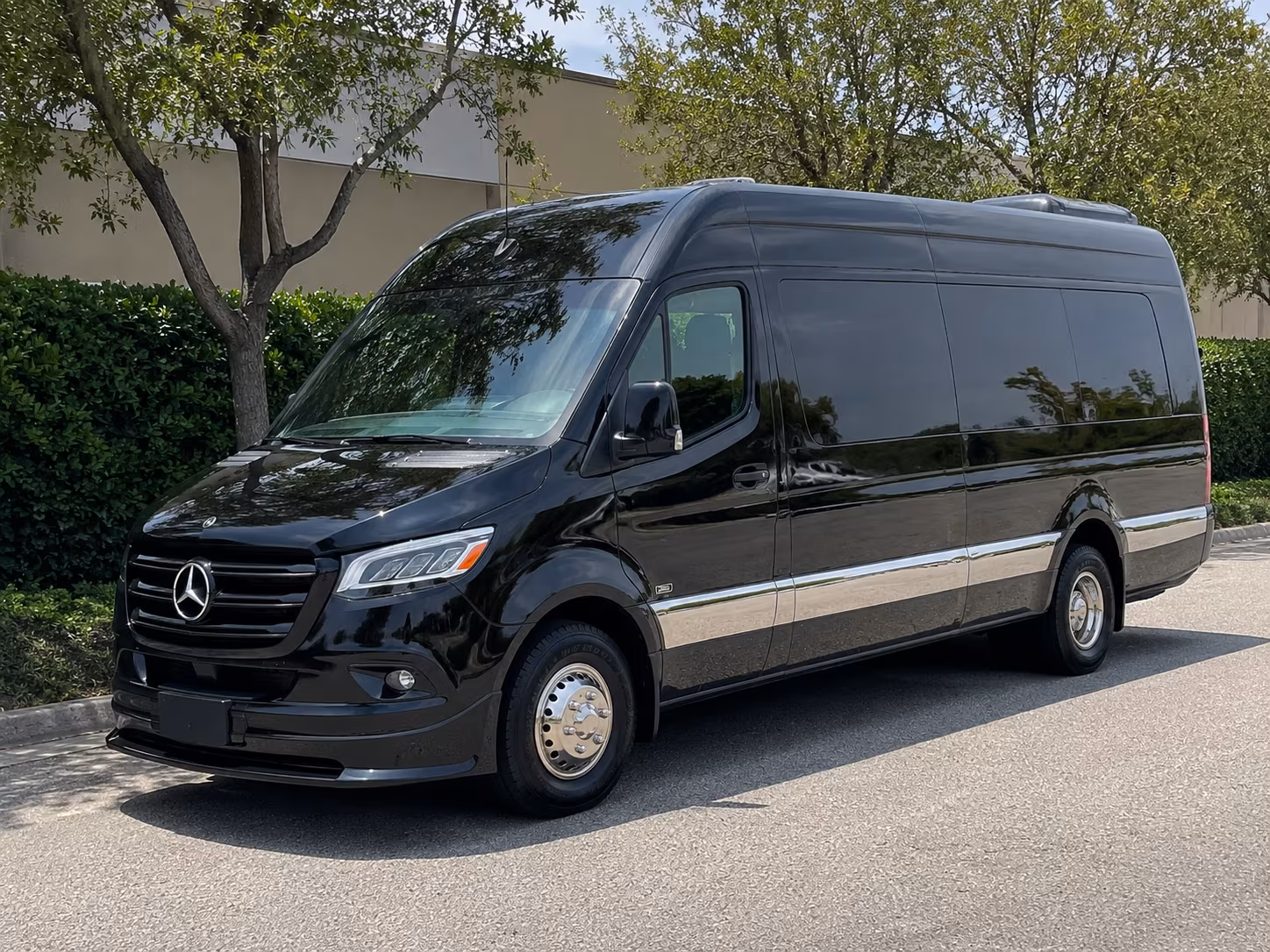 newport news 10 passenger sprinter van