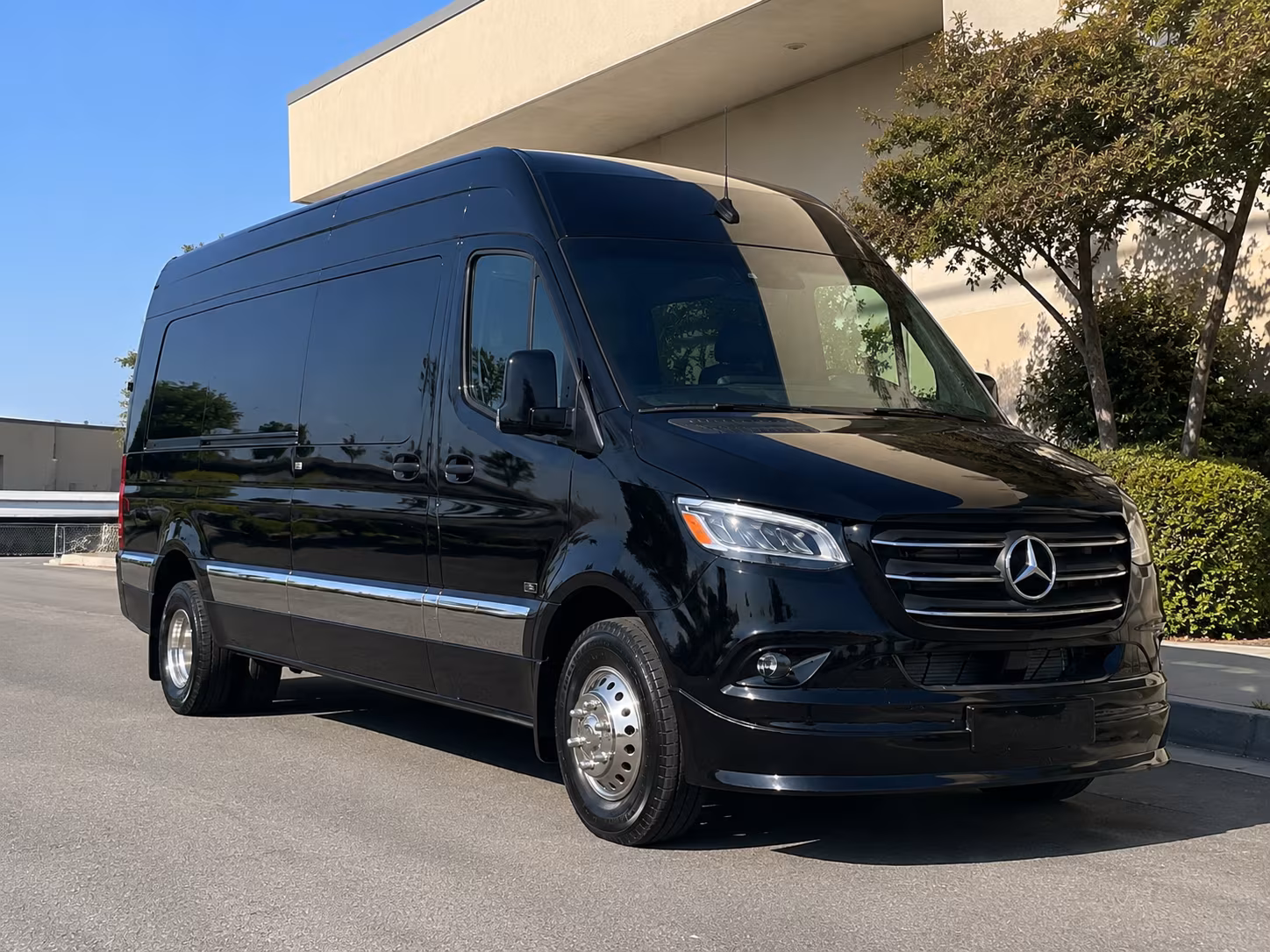newport news 20 passenger sprinter van
